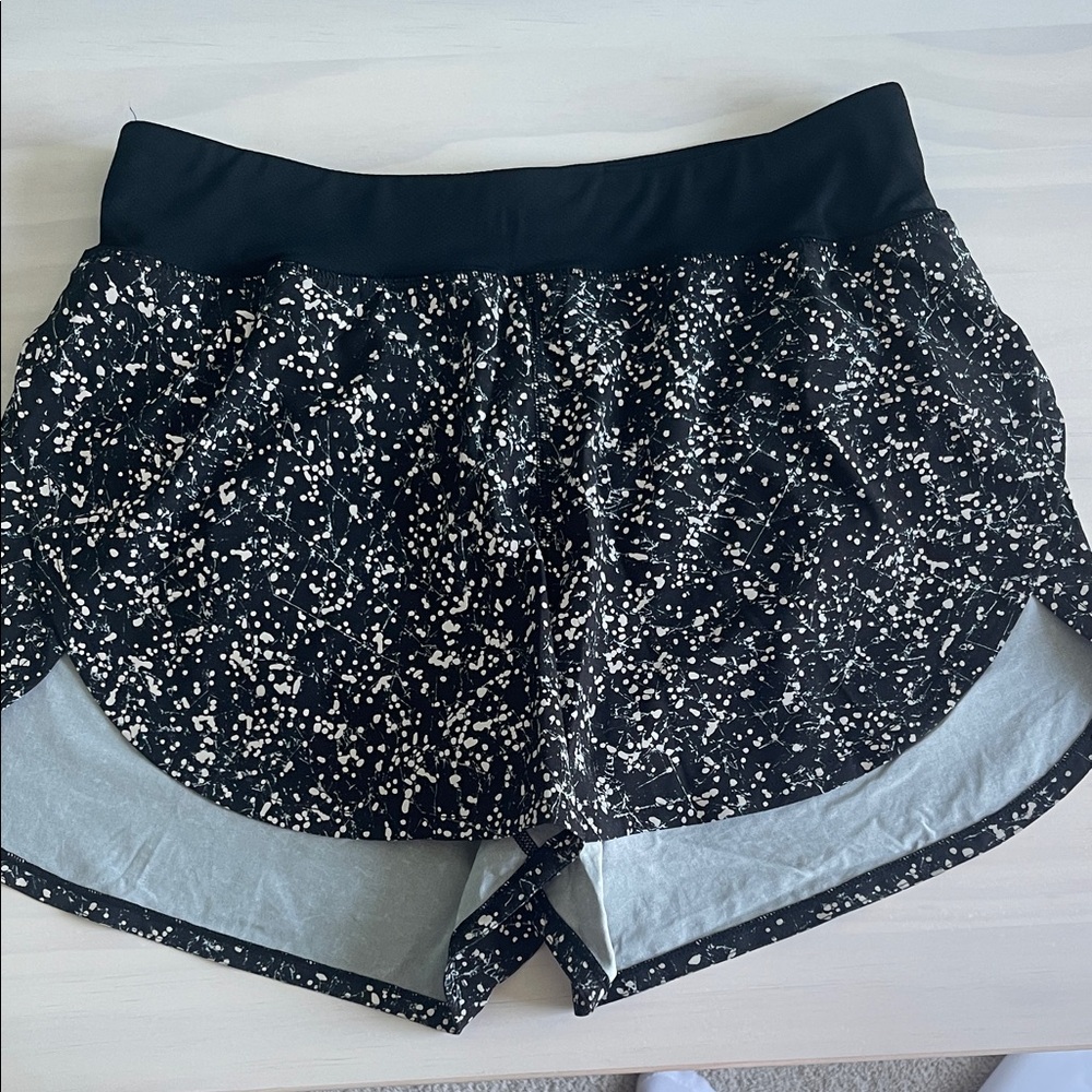 Lululemon Find Your Pace Short